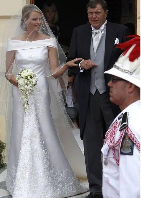这十套皇室婚礼绝美婚纱现在回看仍旧惊艳！你最大发彩票羡慕哪一套呢？(图7)