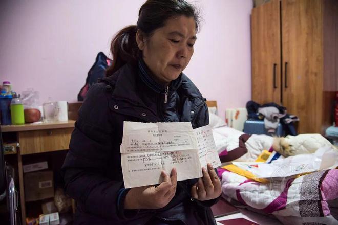中国摄影网签约摄影师蔡付大发彩票亮：地震后两个家庭的纽带(图3)