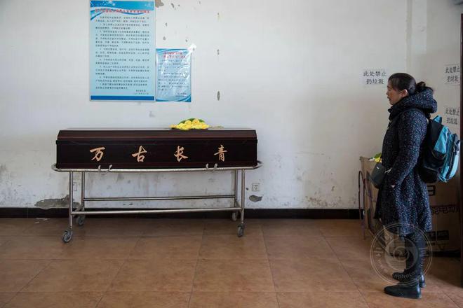 中国摄影网签约摄影师蔡付大发彩票亮：地震后两个家庭的纽带(图7)