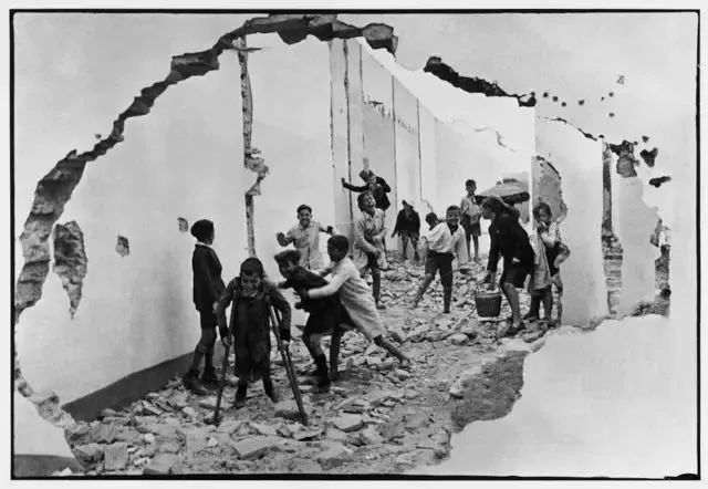 摄影大师｜亨利·卡蒂埃·布列松 ：20世纪最伟大的大发彩票摄影家(图3)
