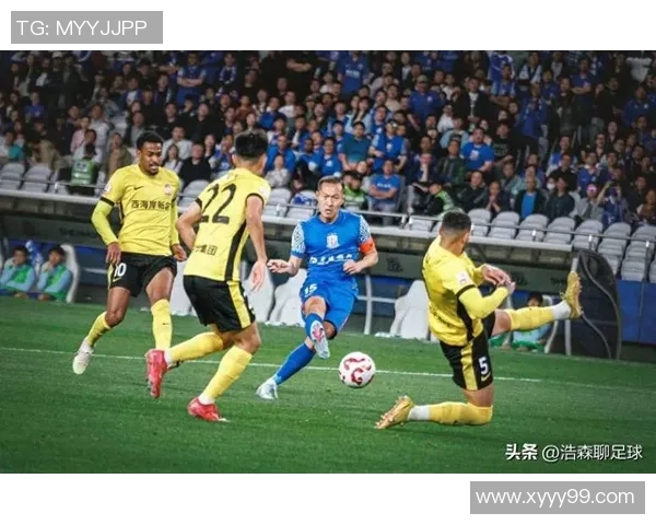 上海申花迎战北京北控争夺中超联赛关键三分全力以赴展现球队实力